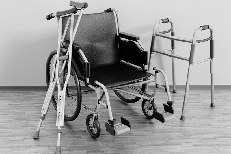 Muletas y caminadores: errores comunes que retrasan tu recuperación y cómo evitarlos